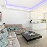 Amazing First Line By Costarentals - M42 Apartment